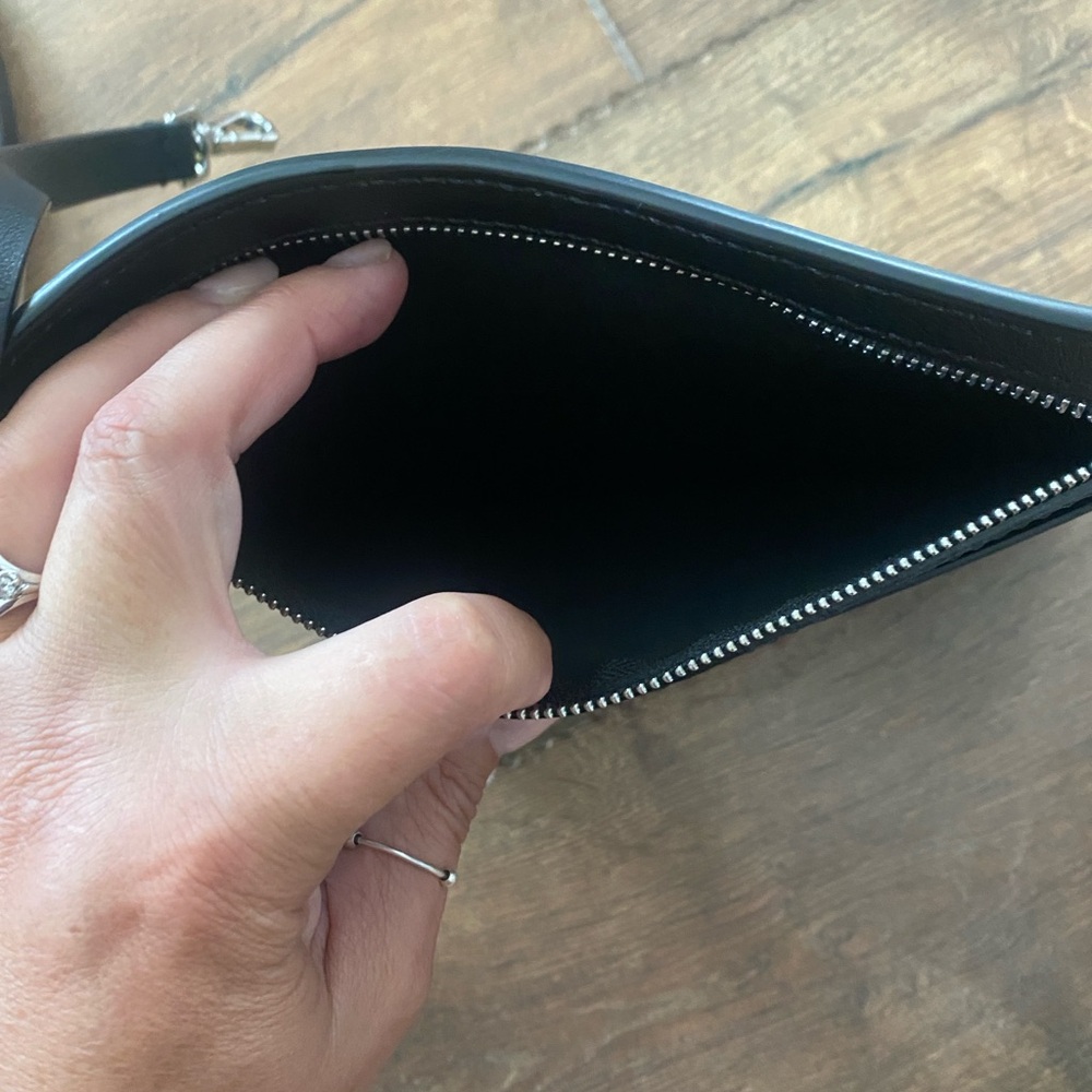 Away Pouch - Picture 2 of 6